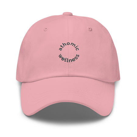 Casquette Athomic Wellness rose avec broderie noire casquette clair design sobre et moderne