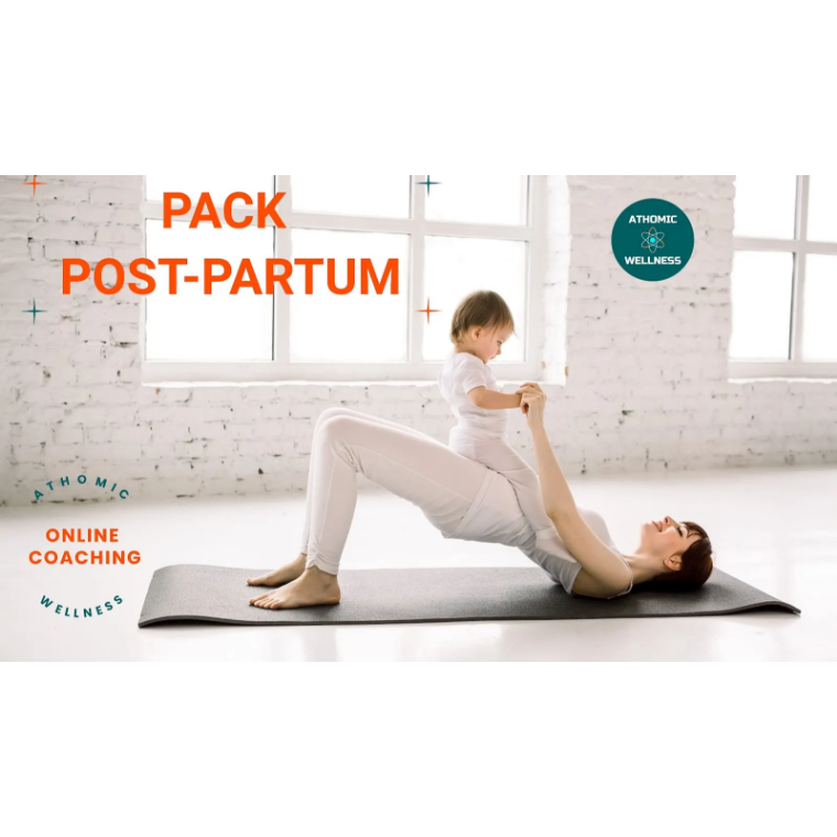 Maman faisant du coaching post natal en ligne avec son enfant sur un tapis de gym Athomic Wellness
