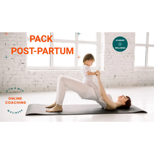 Maman faisant du coaching post natal en ligne avec son enfant sur un tapis de gym Athomic Wellness