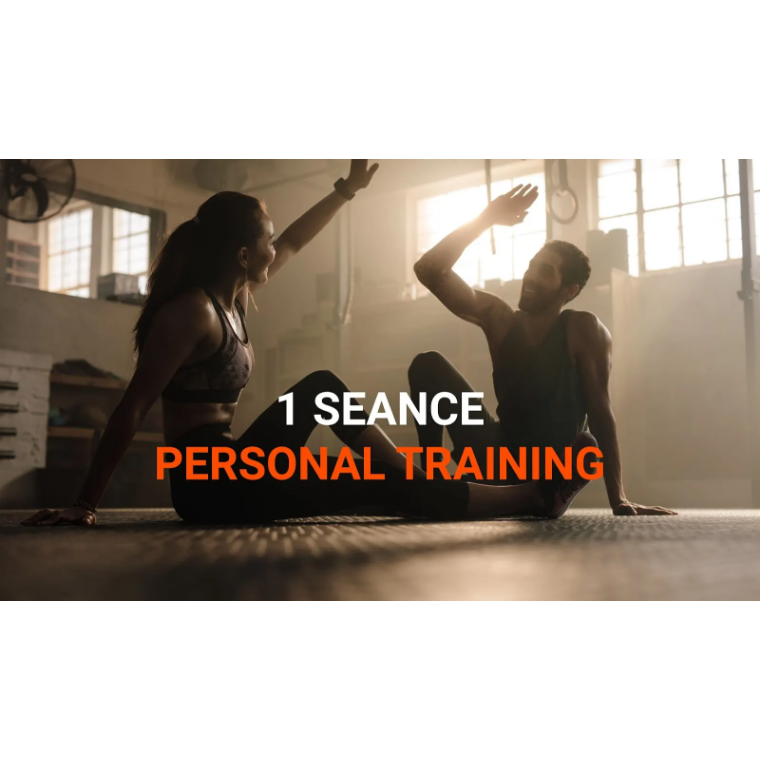 Séance de personal training session avec un coach sportif dans salle de gym lumineuse